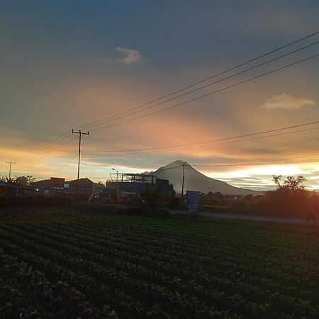 Vulkaan Homestay Berastagi Esterno foto
