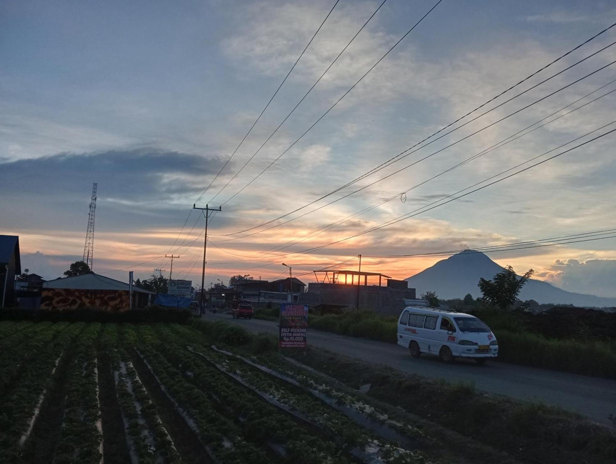 Vulkaan Homestay Berastagi Esterno foto