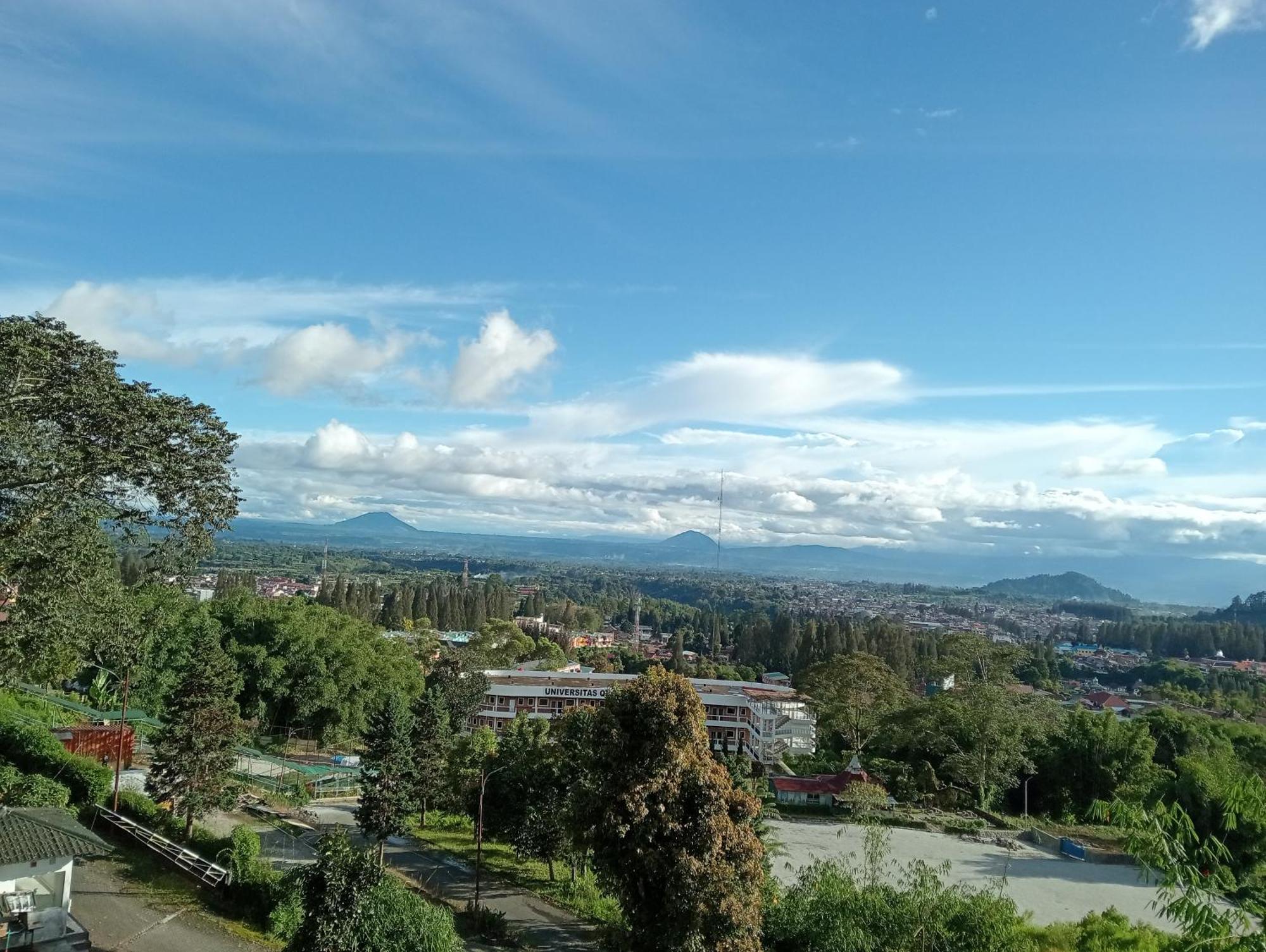 Vulkaan Homestay Berastagi Esterno foto