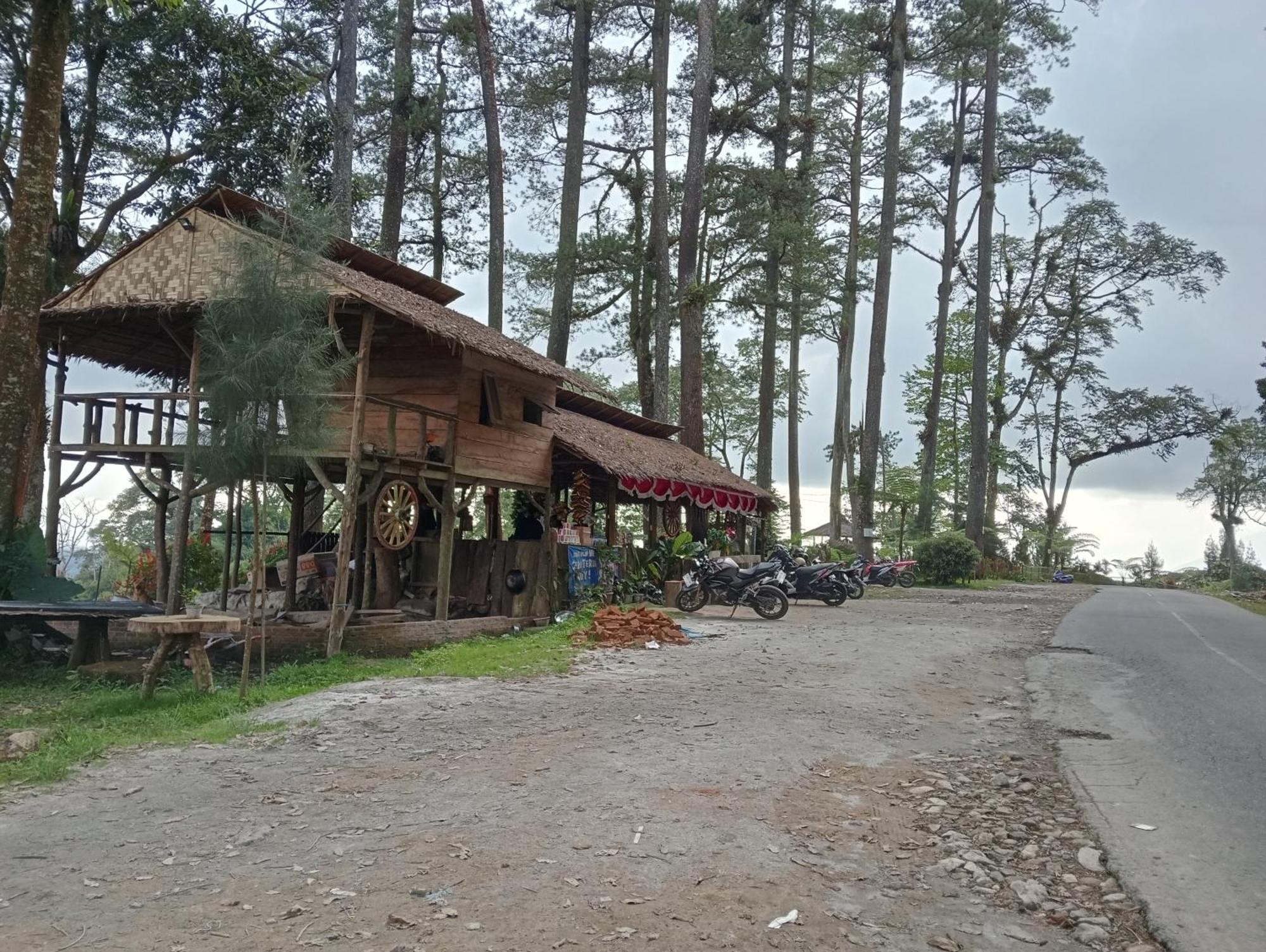 Vulkaan Homestay Berastagi Esterno foto