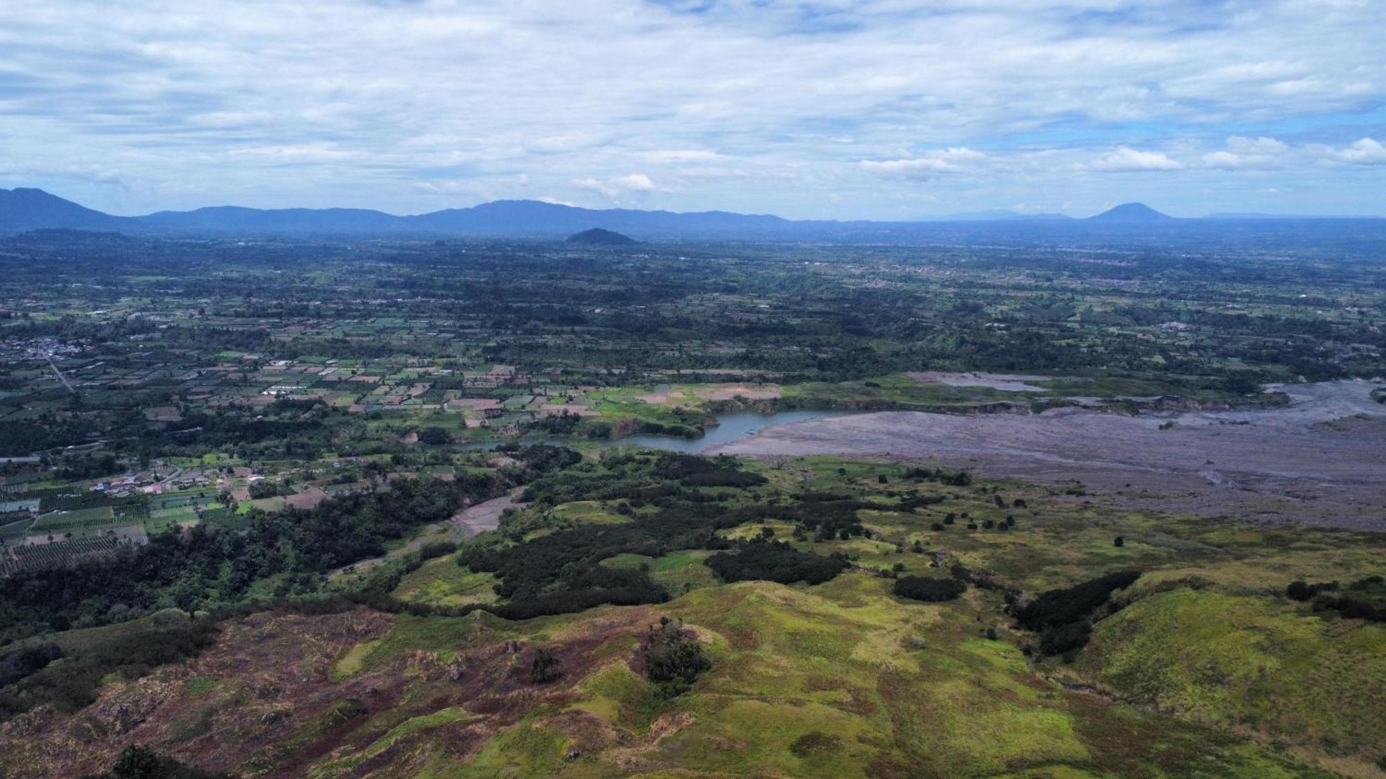 Vulkaan Homestay Berastagi Esterno foto