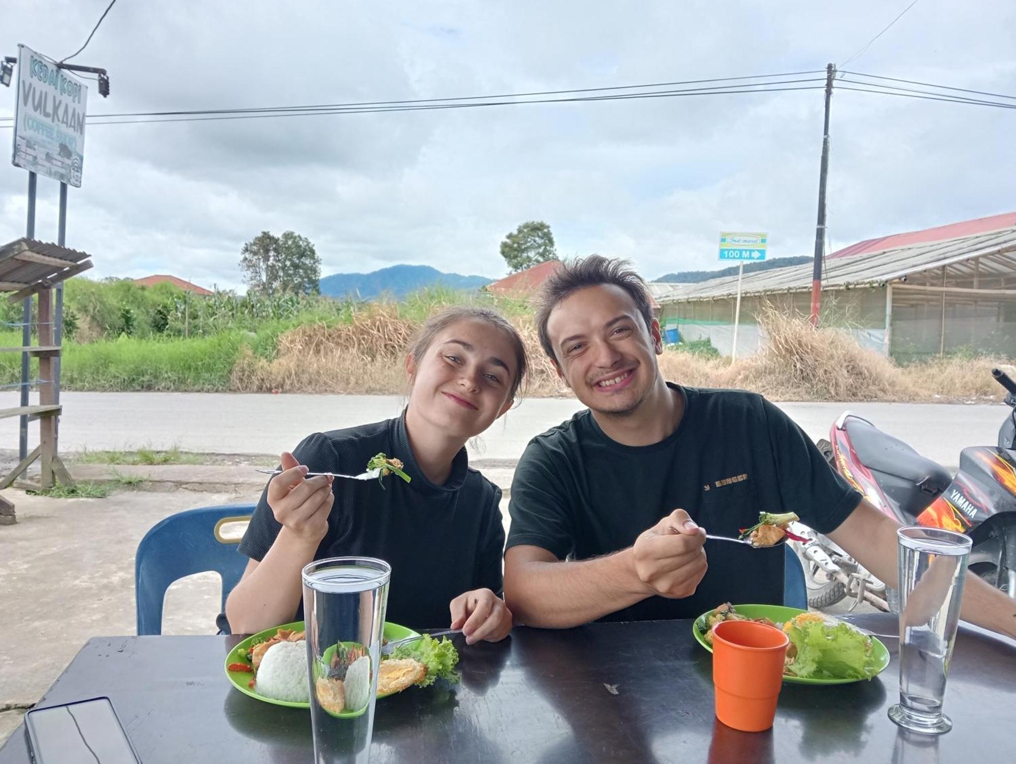 Vulkaan Homestay Berastagi Esterno foto